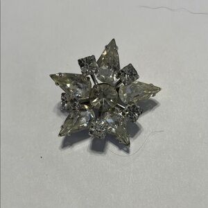 Cassiespells Vintage Silver Starburst Brooch